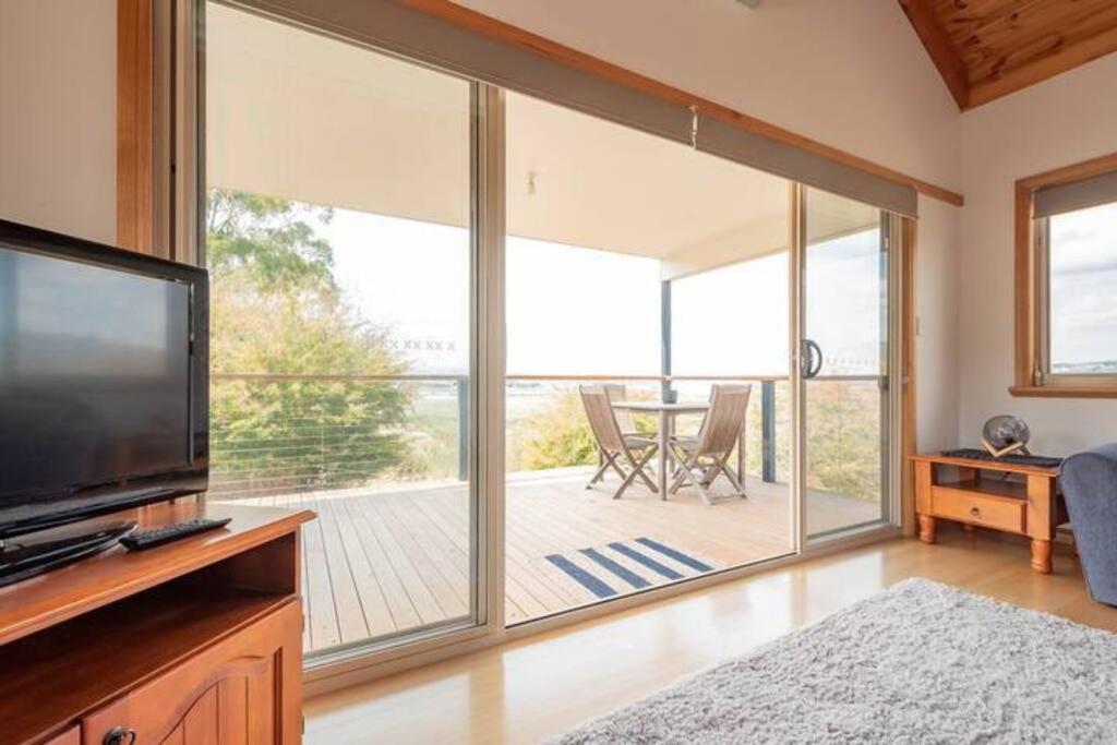 Private 2 Bedroom Cabin Retreat Legana ภายนอก รูปภาพ